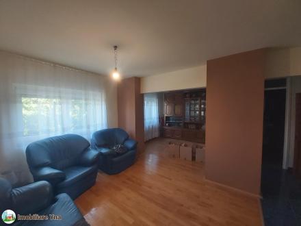 Apartament spațios cu 4 camere în Micro 17 - etaj 3/4, bloc din cărămidă, suprafață generoasă de 100 mp
